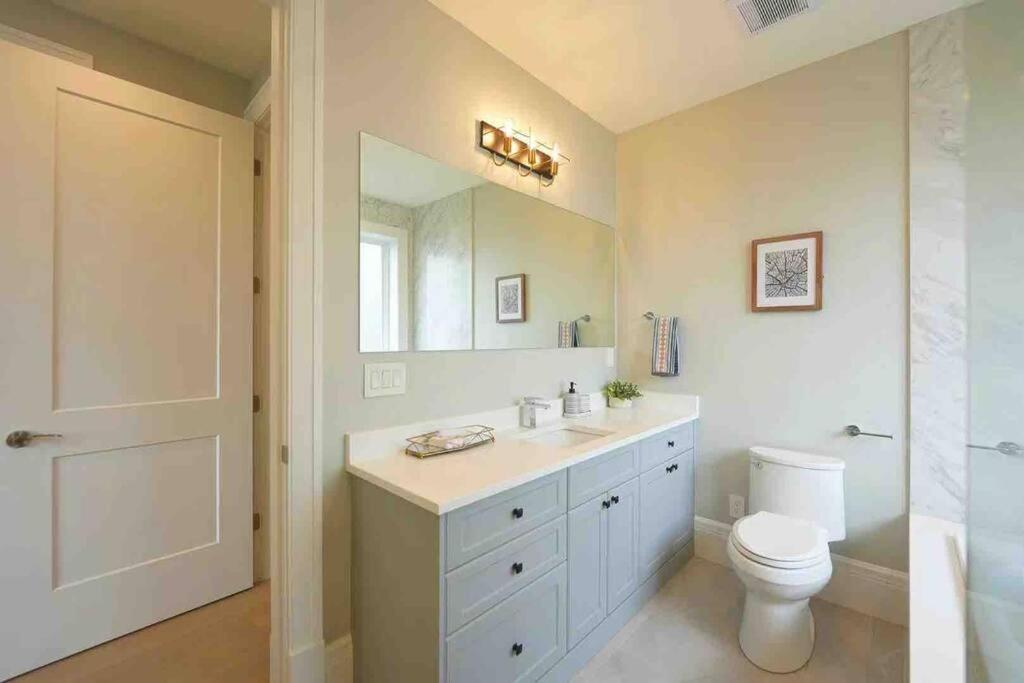 Four Bedrooms New Lovely Duplex House-1628 Vancouver Exterior photo