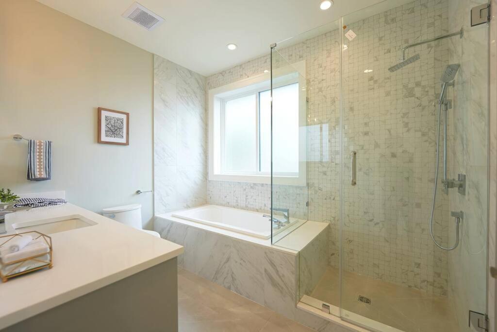Four Bedrooms New Lovely Duplex House-1628 Vancouver Exterior photo